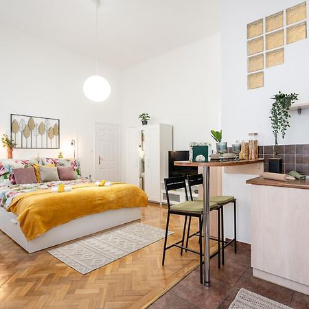 Cosmopolitan Studio - Chic Getaway In A Fancy Neighbourhood Budapeste Exterior foto