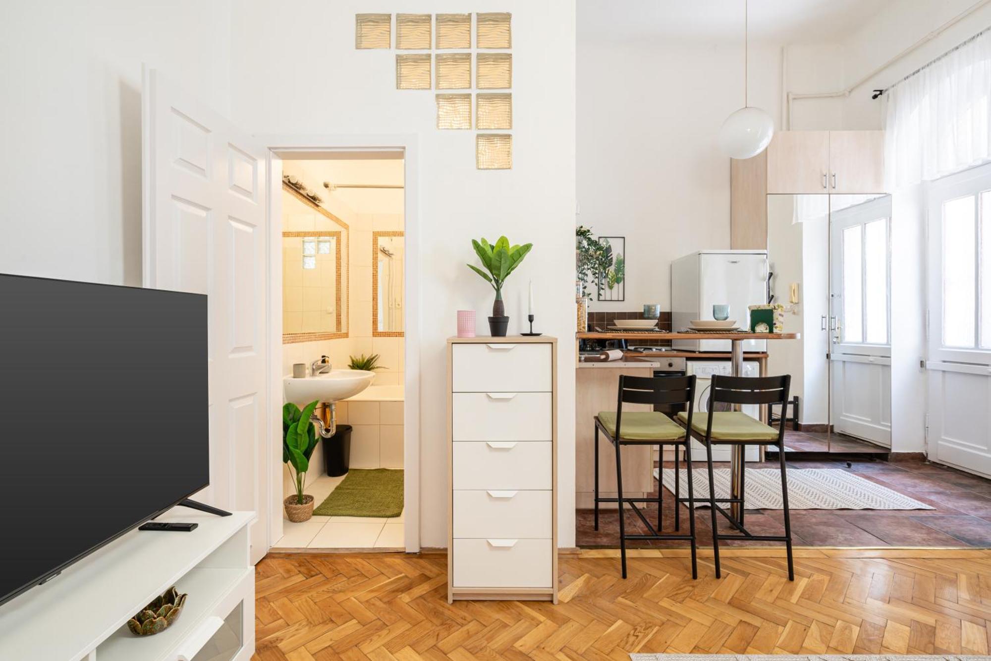 Cosmopolitan Studio - Chic Getaway In A Fancy Neighbourhood Budapeste Exterior foto
